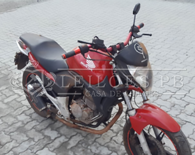 Lote 018 - HONDA CB 300 R 2011