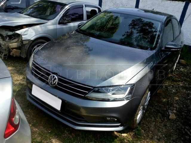 LOTE 032 - Volkswagen Jetta 2.0 Trendline Tiptronic 2016