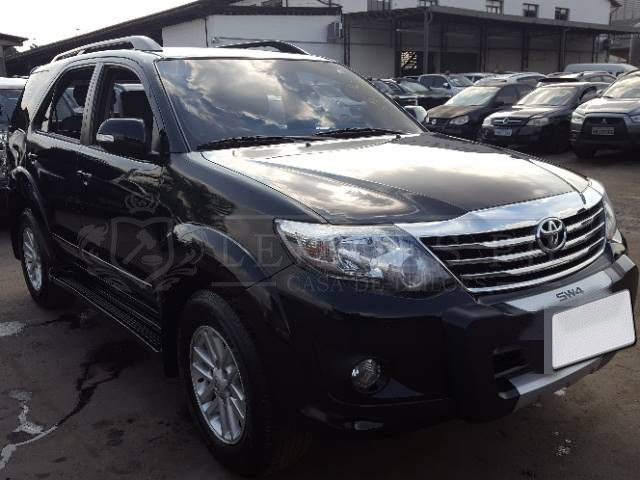 LOTE 037 - TOYOTA HILUX SW4 SR 2.7 16V VVT 2013